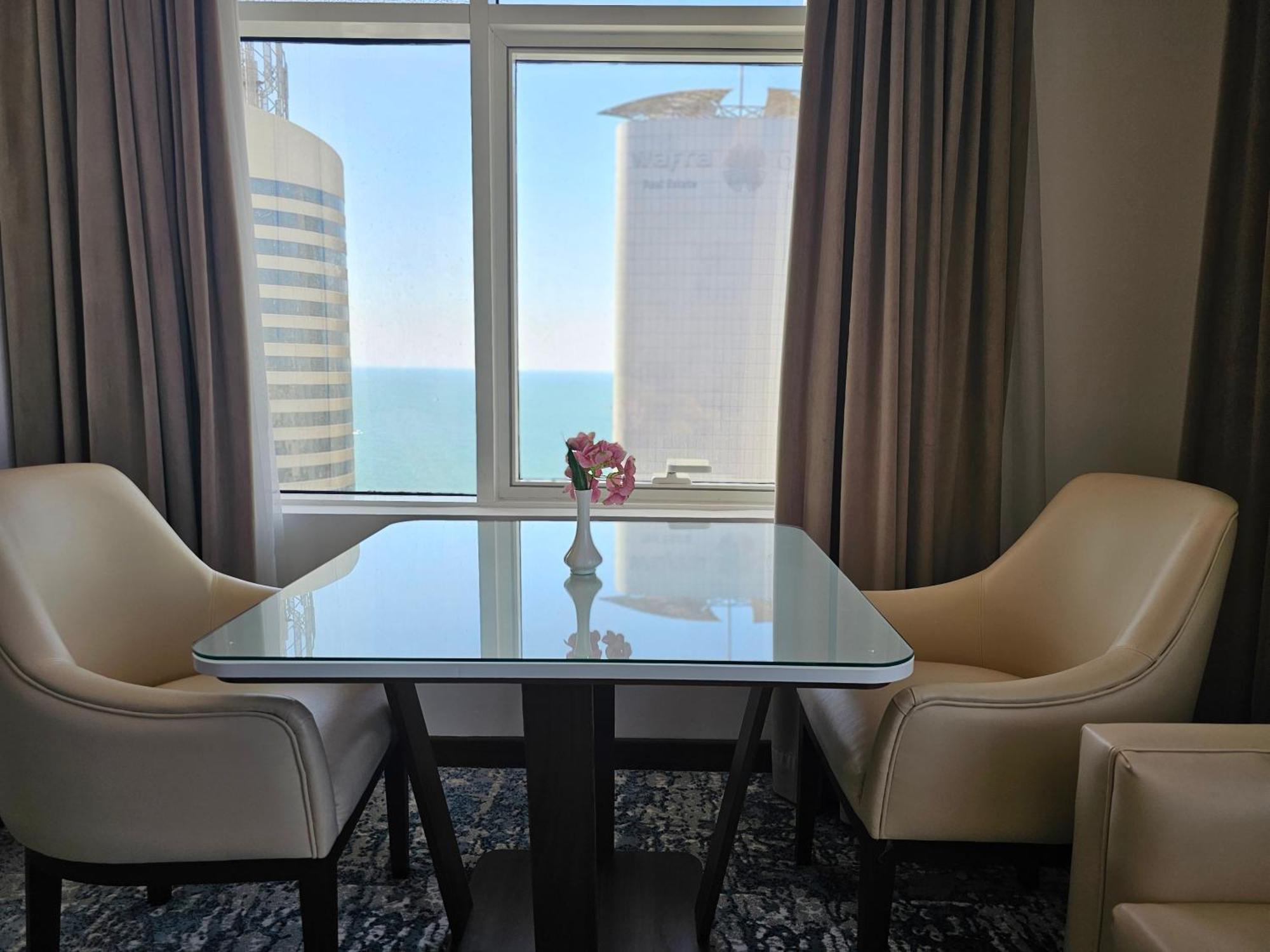 Dolphin Continental Hotel クウェート エクステリア 写真